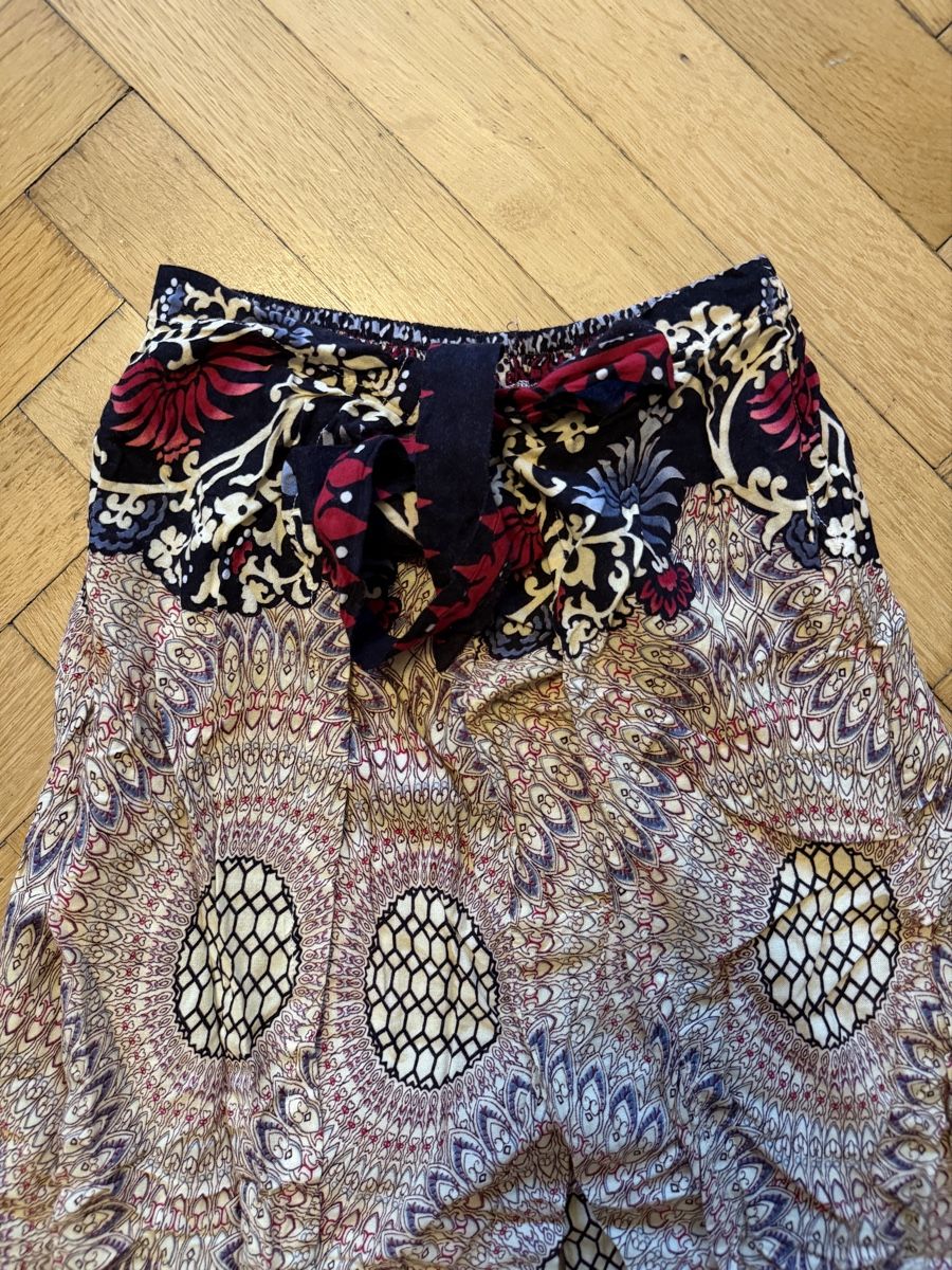 Hosen: Pantalon ample à motifs fleuris & graphiques - taille unique – Neu und originalverpackt aus Lausanne von Stephaniesdressing 2