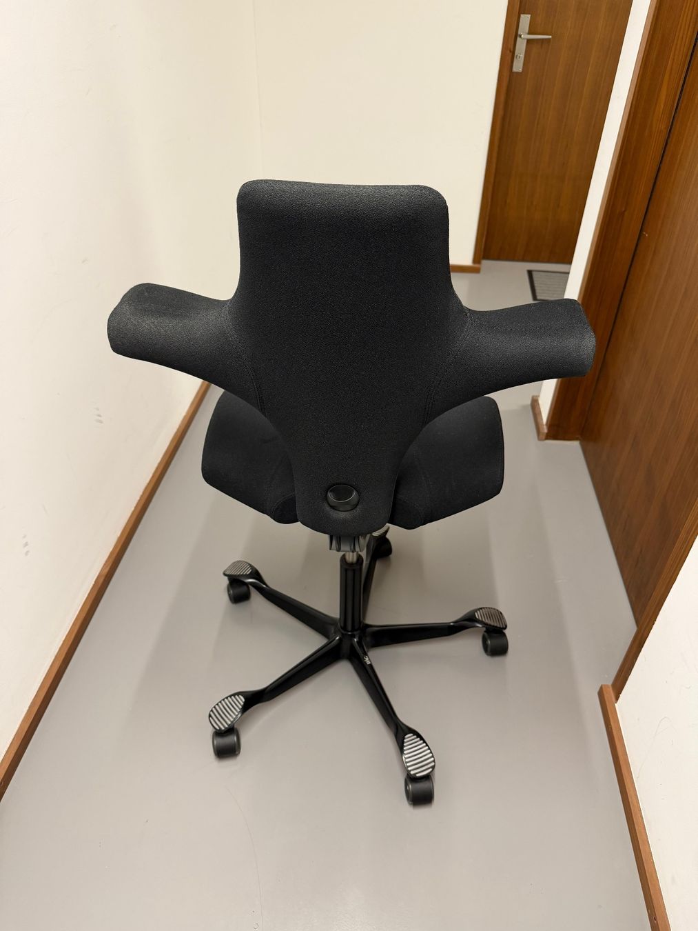 Håg Sedie: HAG Capisco 8106 Xtreme Bürostuhl – Usato da Horgen venduto da Pezi8810 2