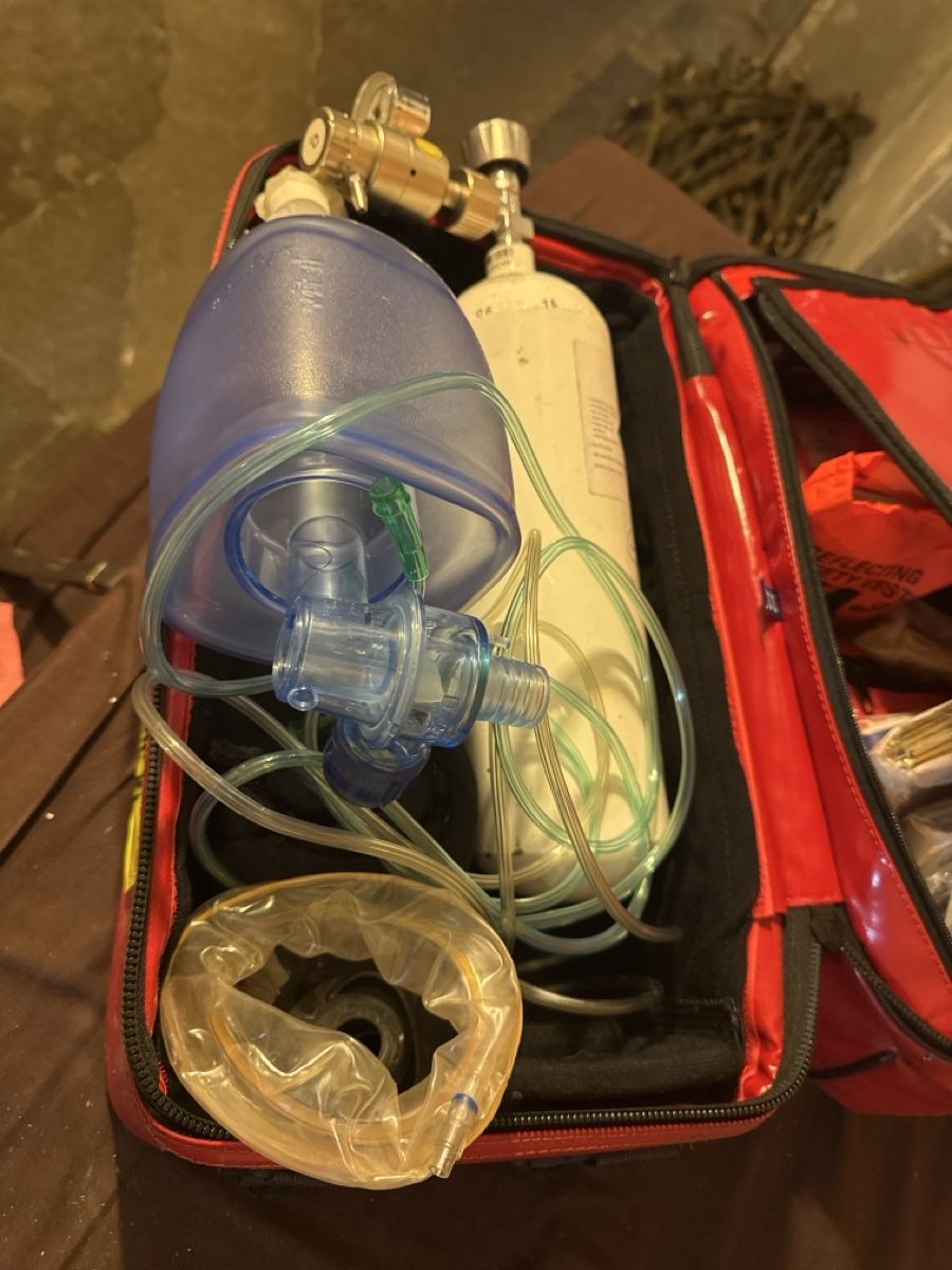 Tous les outils: Notfalltasche mit Sauerstoff komplett – Neuf (Voir description) à Herisau par Brockinet 5