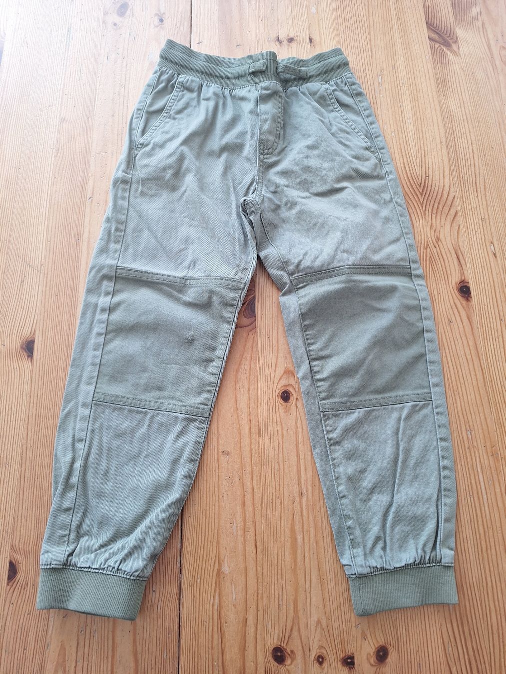 Ensembles coordonnés: 2 Hosen, Grösse 122 – D'occasion à Aesch BL par ChezToKa 2