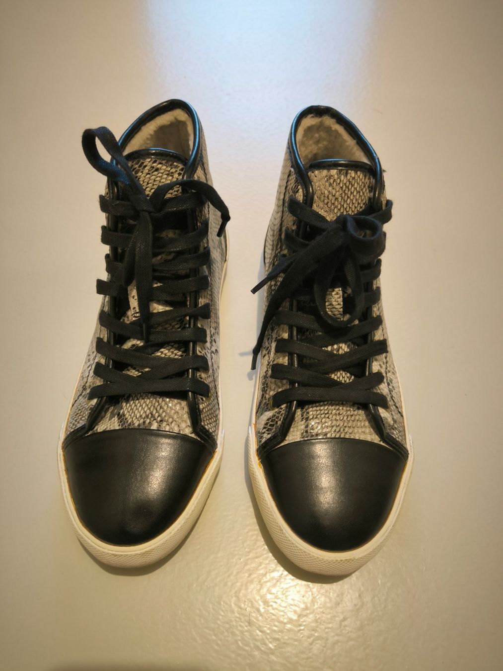 Kurt Geiger Scarpe da donna: Kurt Geiger Sneaker mit Schlangenmuster EU38 – Usato da Wallisellen venduto da C_DM 1