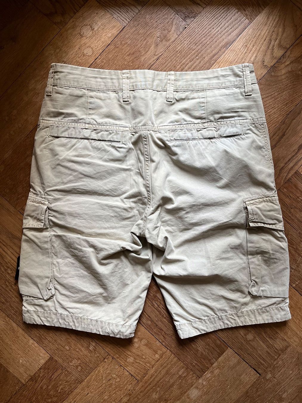 Stone Island Pantaloni: STONE ISLAND short cargo – Usato da LAUSANNE venduto da PUMPERNICKEL3 1