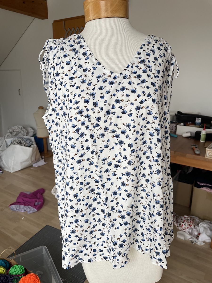 Camicette: Sommerliche Damenbluse mit Blumenmuster, Grösse 42 – Usato da Schönenberg TG venduto da cocifrosch94