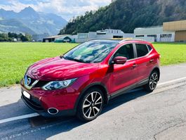 Treuer Qashqai – viel Platz, Panoramadach, 8‑fach Bereift