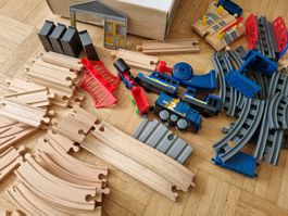 Holzeisenbahn-Set, Zug mit Fernbedienung, viel Zubehör