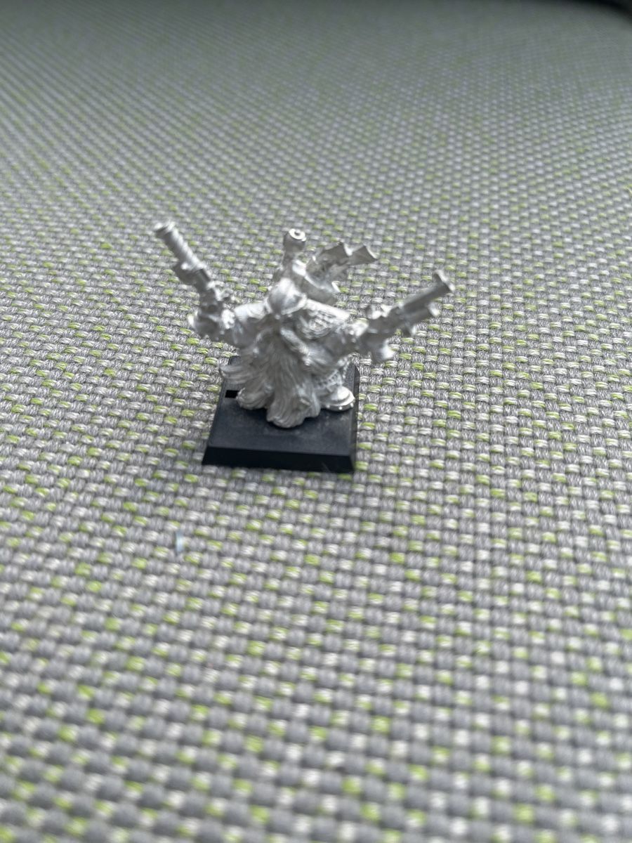 Statuette: Warhammer Metall Figur – Usato da Nussbaumen AG venduto da Miri-Bigi
