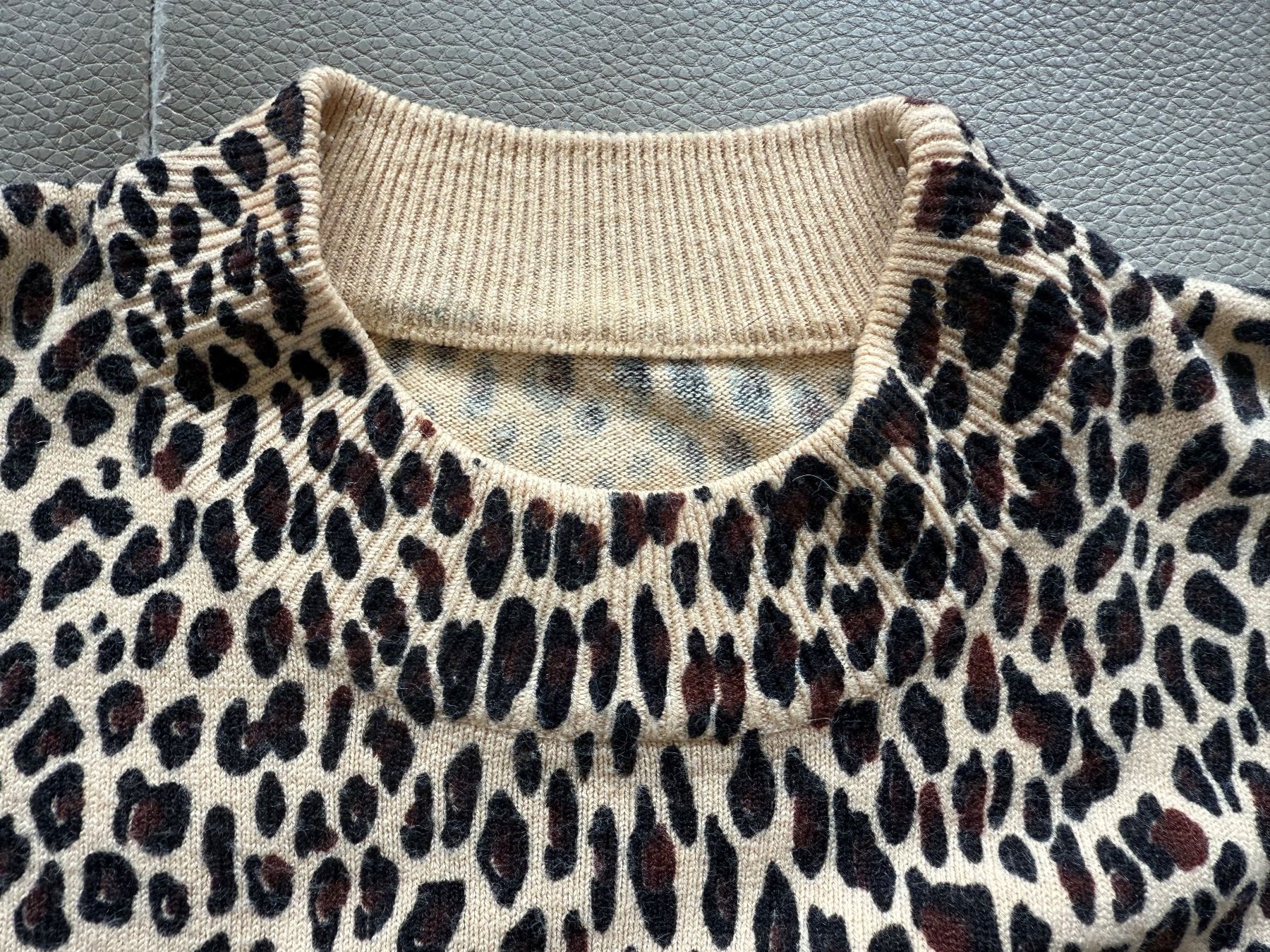 Lotti di vestiti: Set aus 2 Pullover Leo Print, Gr. M, top Zustand – Usato da Affoltern am Albis venduto da Rinale 2