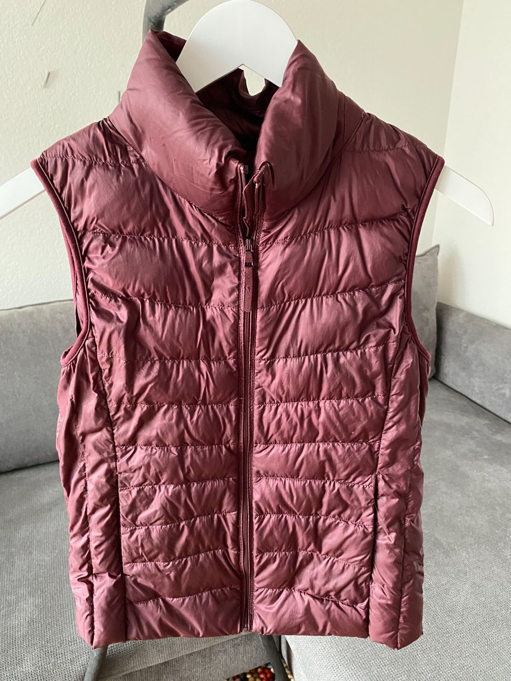 Uniqlo Gilet & Giacche: bordeauxrote Weste UNIQLO – Usato da St. Gallen venduto da art_pn78