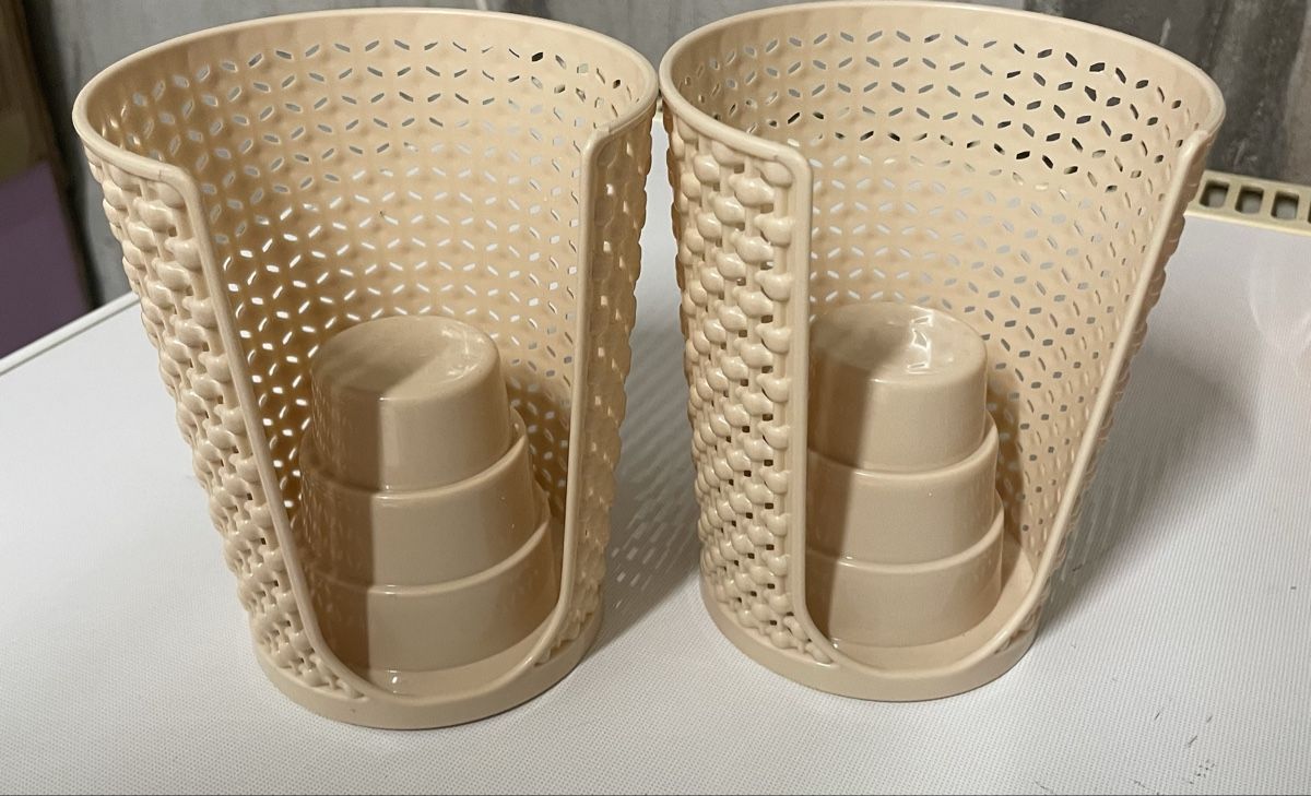 Contenitori & Simili: Porta bicchieri in plastica – Usato da Giubiasco venduto da ang_cy8x