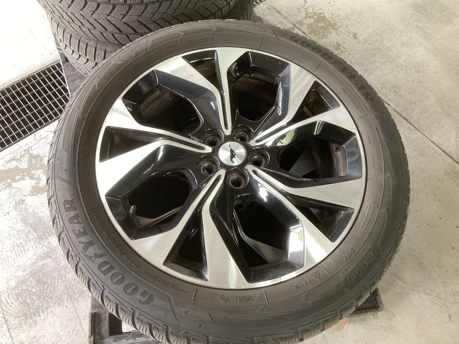 Ford Pneumatici & Ruote complete: Ford Mustang Mach E Winterräder 225/55R19 – Usato da Cham venduto da WB2223 3