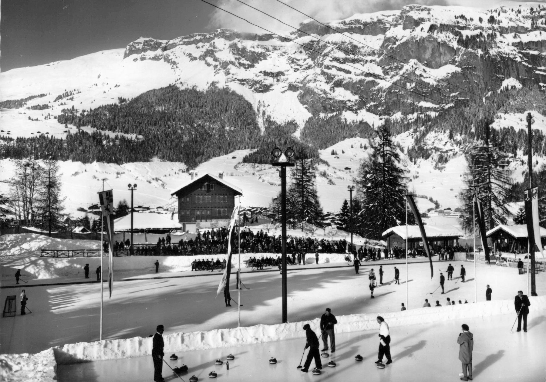 Cartoline postali: Flims GR // Eis- und Curlingplätze // Winter – Usato da Basel venduto da intermezzo12
