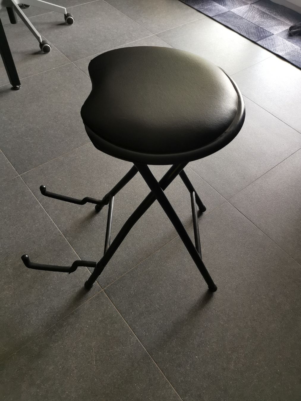 Supports pour instruments & partitions: barhocker/gitarrenständer – D'occasion à Rohrbachgraben par noisenomad 1