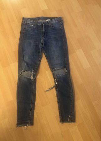 H&M Skinny Jeans Destroyed Look Gr. 29