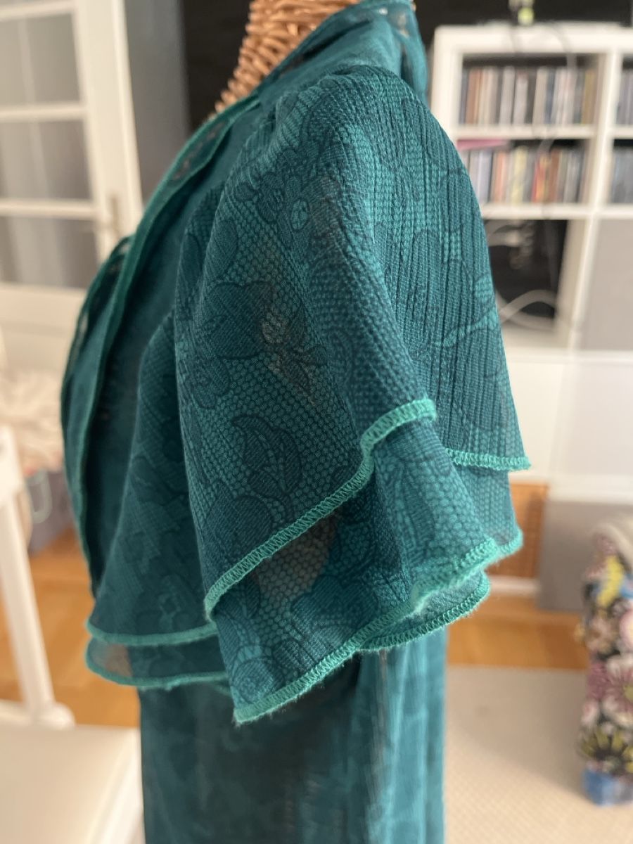 Blusen: Bluse mit Rüschen, grün, 38 – Gebraucht aus Solothurn von Bobesch08 5