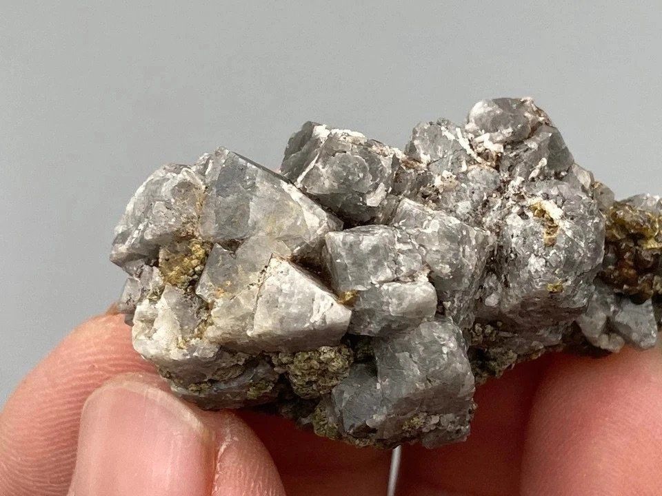 Minerali & Pietre curative: Scheelite with Garnet from China – Usato da Figino venduto da minshop 2
