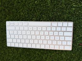 Apple Magic Keyboard Clavier Suisse 2/2