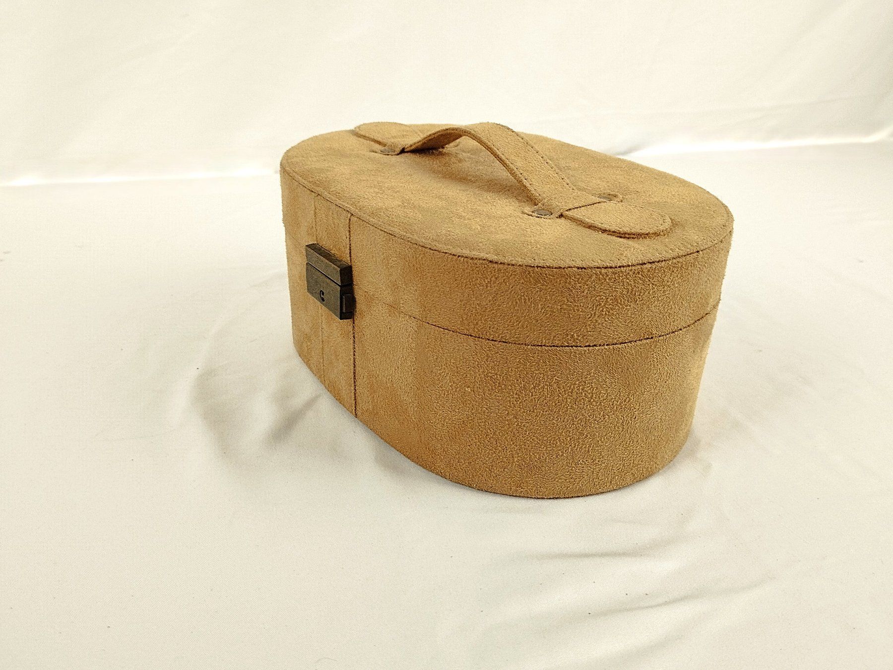 Estée Lauder Kosmetikkoffer: ESTÉE LAUDER Vanity case beige oval – Gebraucht aus Schübelbach von Restwert_Schubelbach 7