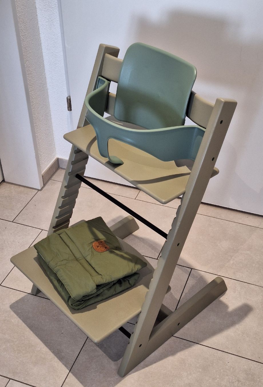 Stokke Chaises hautes: Triptrap Stokke mit Zubehör💚 – D'occasion à Döttingen par DuHaiduc