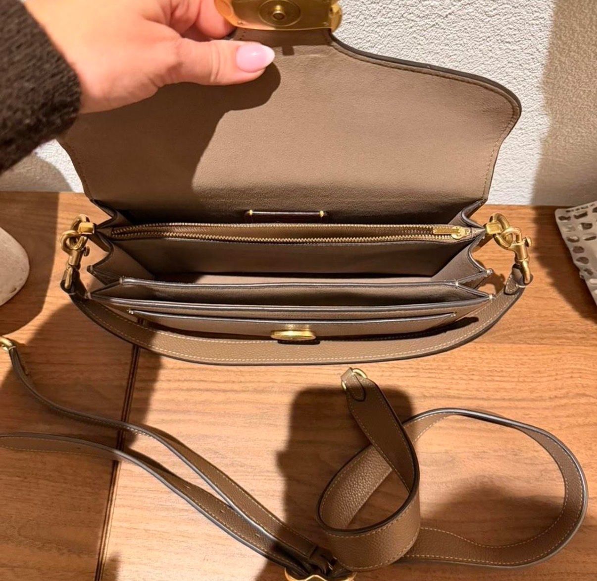 Borse da donna: Sac à main Coach tabac en cuir grainé – Usato da Mont-sur-Lausanne venduto da cla_f8q7 1