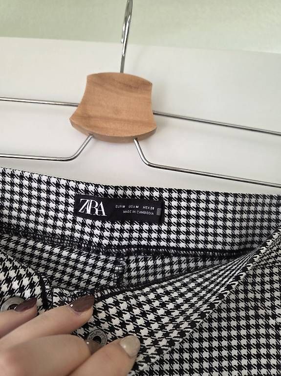Zara Pantaloni: Gemusterte Zara Stretch Hosen – Usato da Rüfenacht BE venduto da Biancaro 3