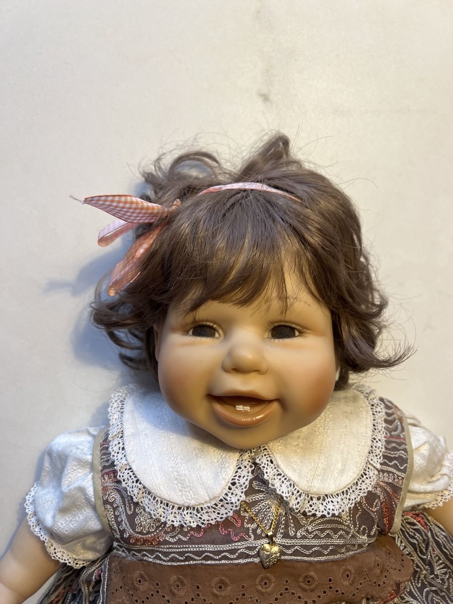 Puppen: Wunderschöne Puppe mit Kleid & Schuhen – Gebraucht aus Wollerau von Plakatfreund 1