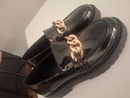 Mocassins femme noir verni avec chaine état neuf