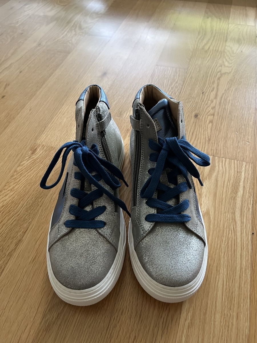 Schuhe für Mädchen: Silberne Benjie Mädchen Schuhe, Grösse 38 - neu – Neu (gemäss Beschreibung) aus Zürich von JtheBAB