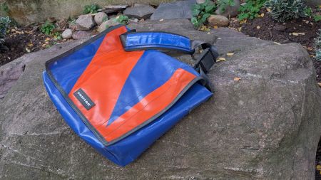 Freitag Umhängetasche blau orange gebraucht guter Zustand