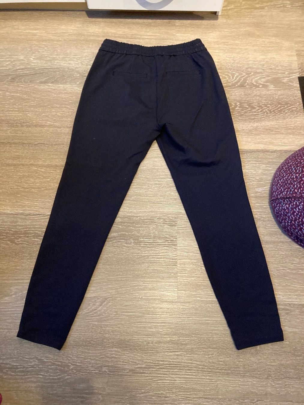 Pantaloni: Dunkelblaue Stoffhose Gr. XS – Usato da Thun venduto da Vans_98 1