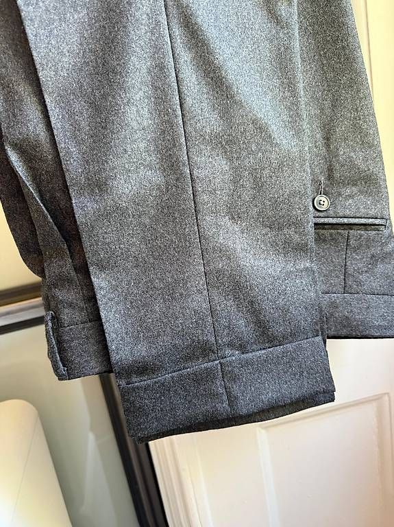 Completi: Costume gris en flanelle taille 48  – Usato da Thônex venduto da msa_yy6j 4