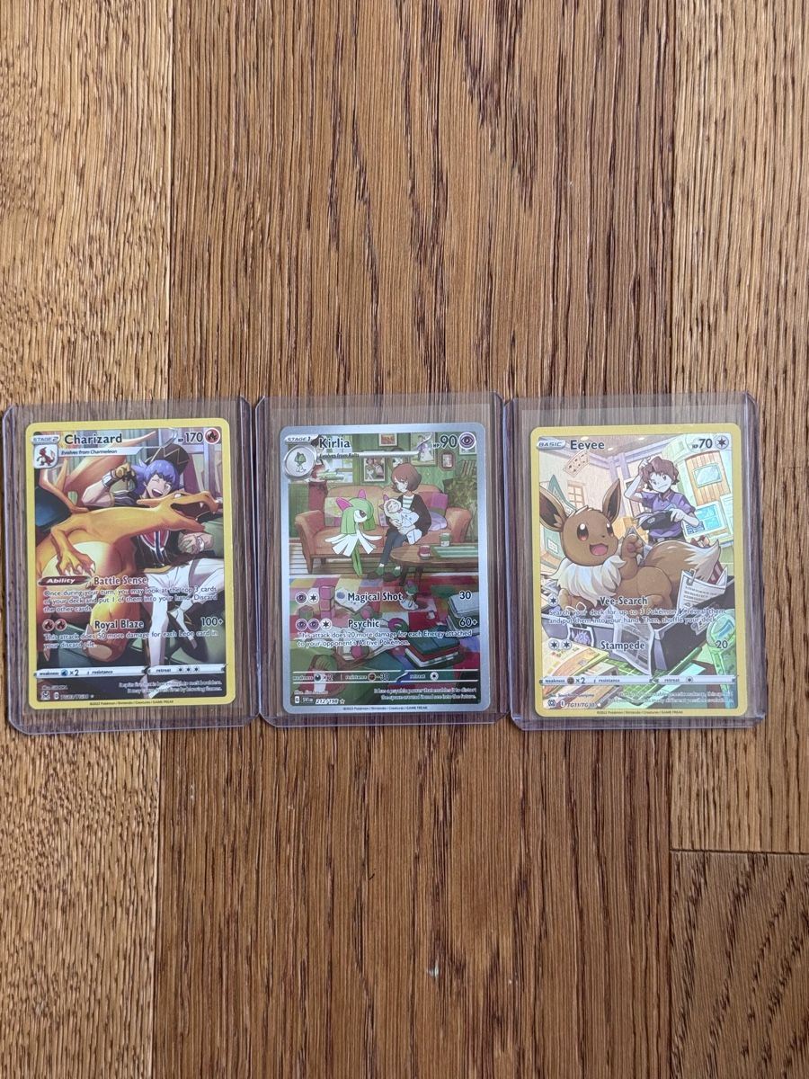 Pokémon Cartes à collectionner: POKEMON KARTEN CHARIZARD-KIRKLIA-EEVEE – Neuf (Voir description) à Utzigen par perfekten