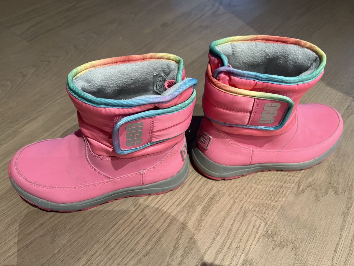 Ugg Chaussures filles: UGG Winter-Boots - Gr. 30 – D'occasion à Brütten par Aerox82