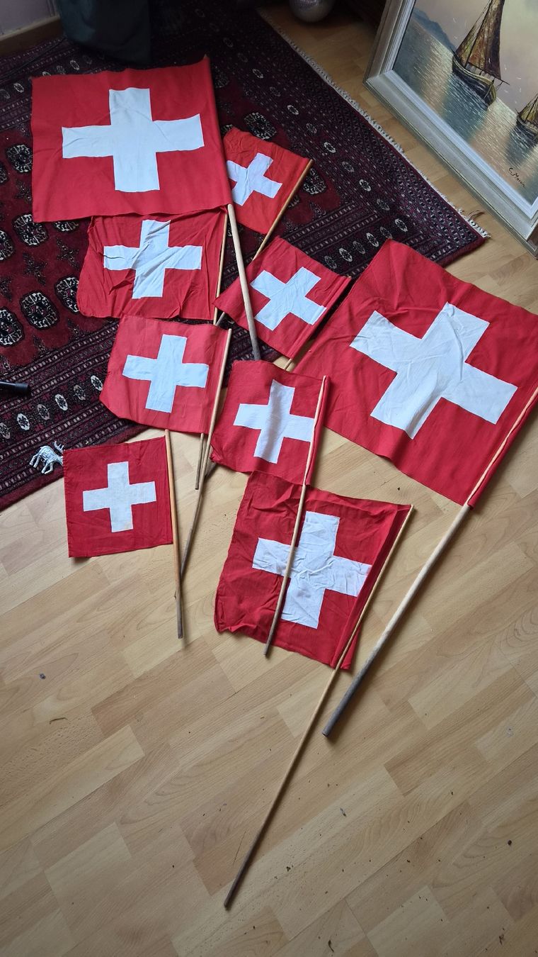 Bandiere: Schweizer Fahnen Vintage – Usato da Kölliken venduto da Upcycling-by-Mc-TAM