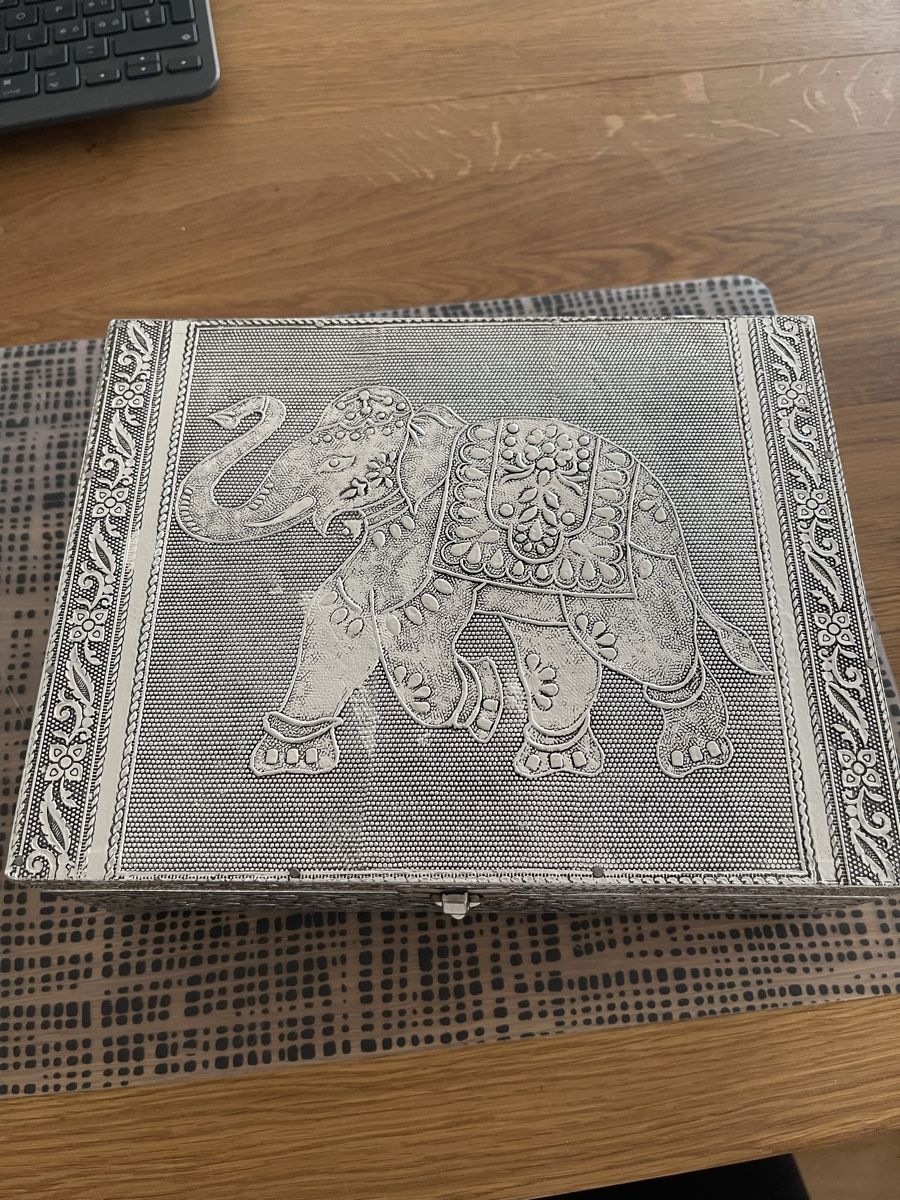 Tutte le decorazioni: Schmuckschatulle mit Elefant – Usato da Au ZH venduto da ilagali 1