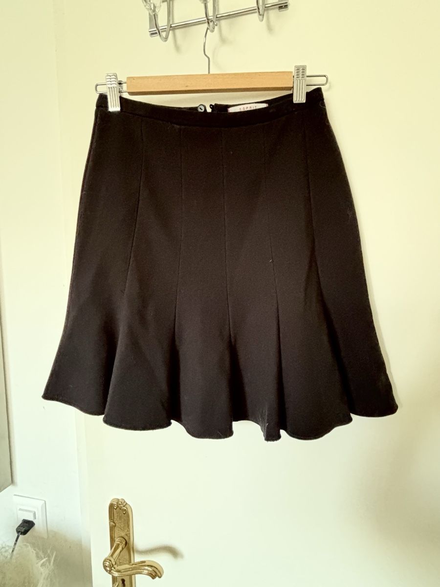 Esprit Gonne: Esprit jupe noire taille S – Nuovo (secondo la descrizione) da Dombresson venduto da feline_ne