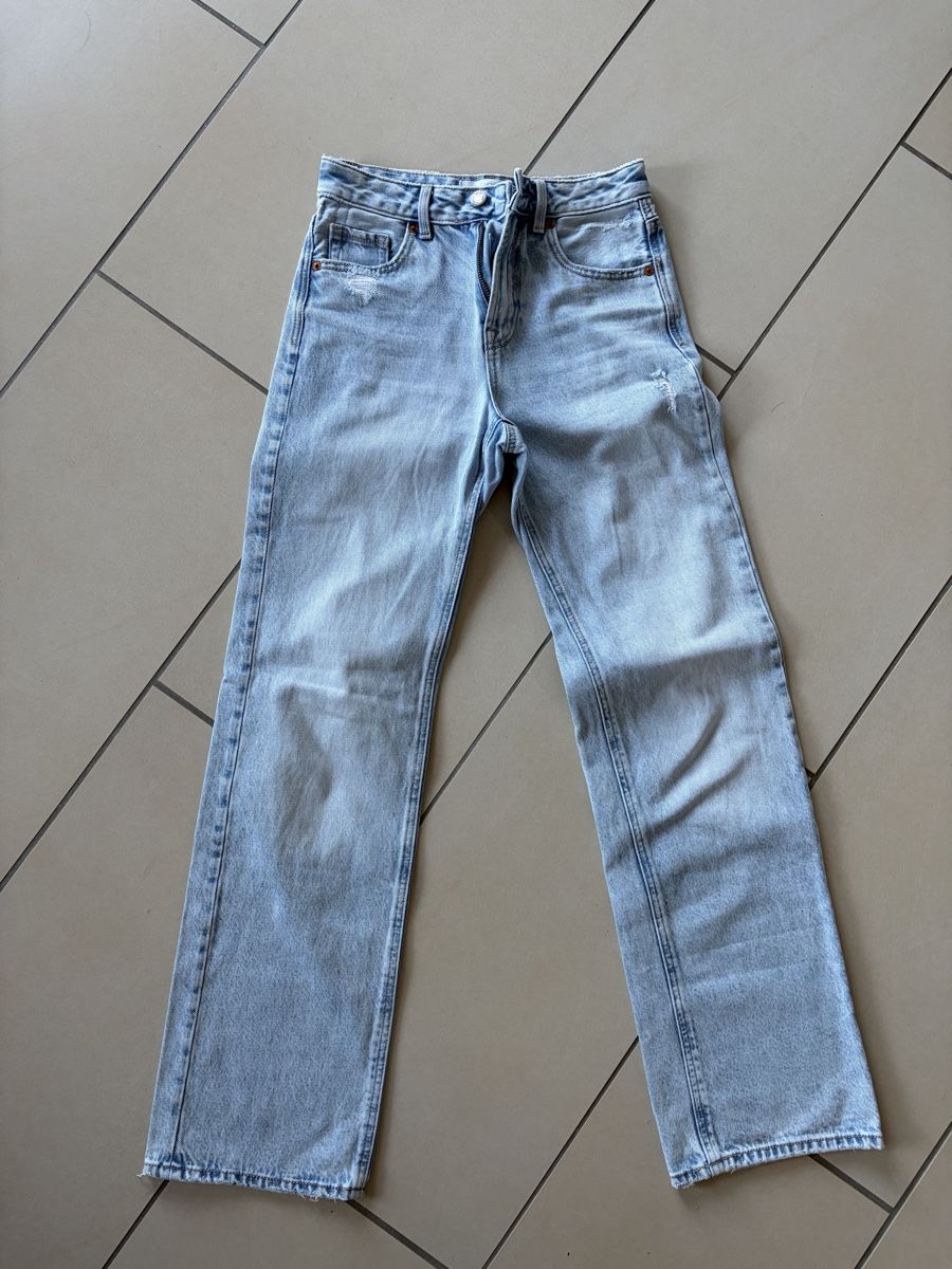 Stradivarius Jeans: Jeans stradivarius bleu clair taille 32 – Usato da Vouvry venduto da Prune-el