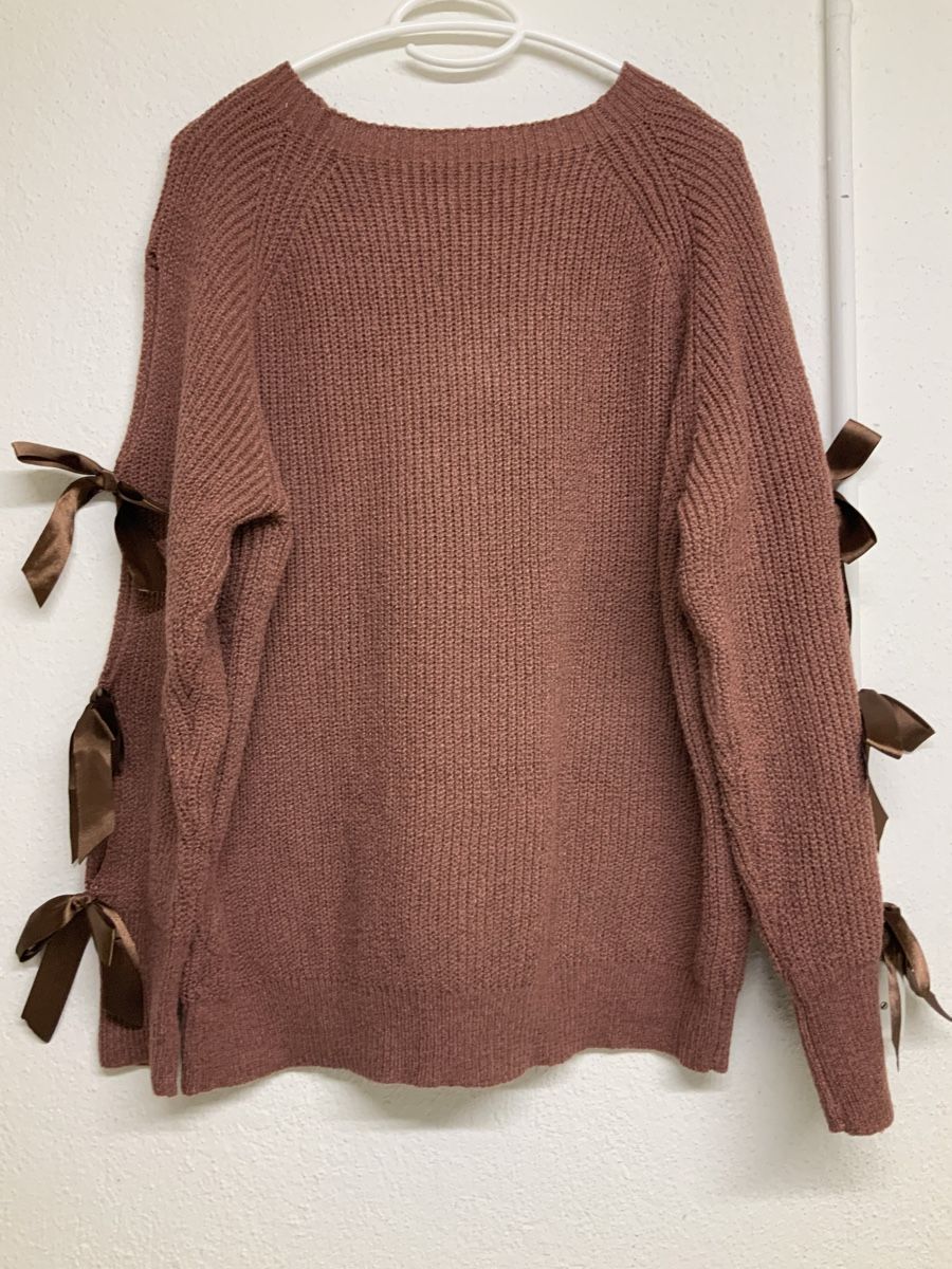 Pulls & Sweat-shirts: Pullover Damen Grösse L Braun mit Schleifen 100% Polyester – D'occasion à Wallisellen par AS.TZ.