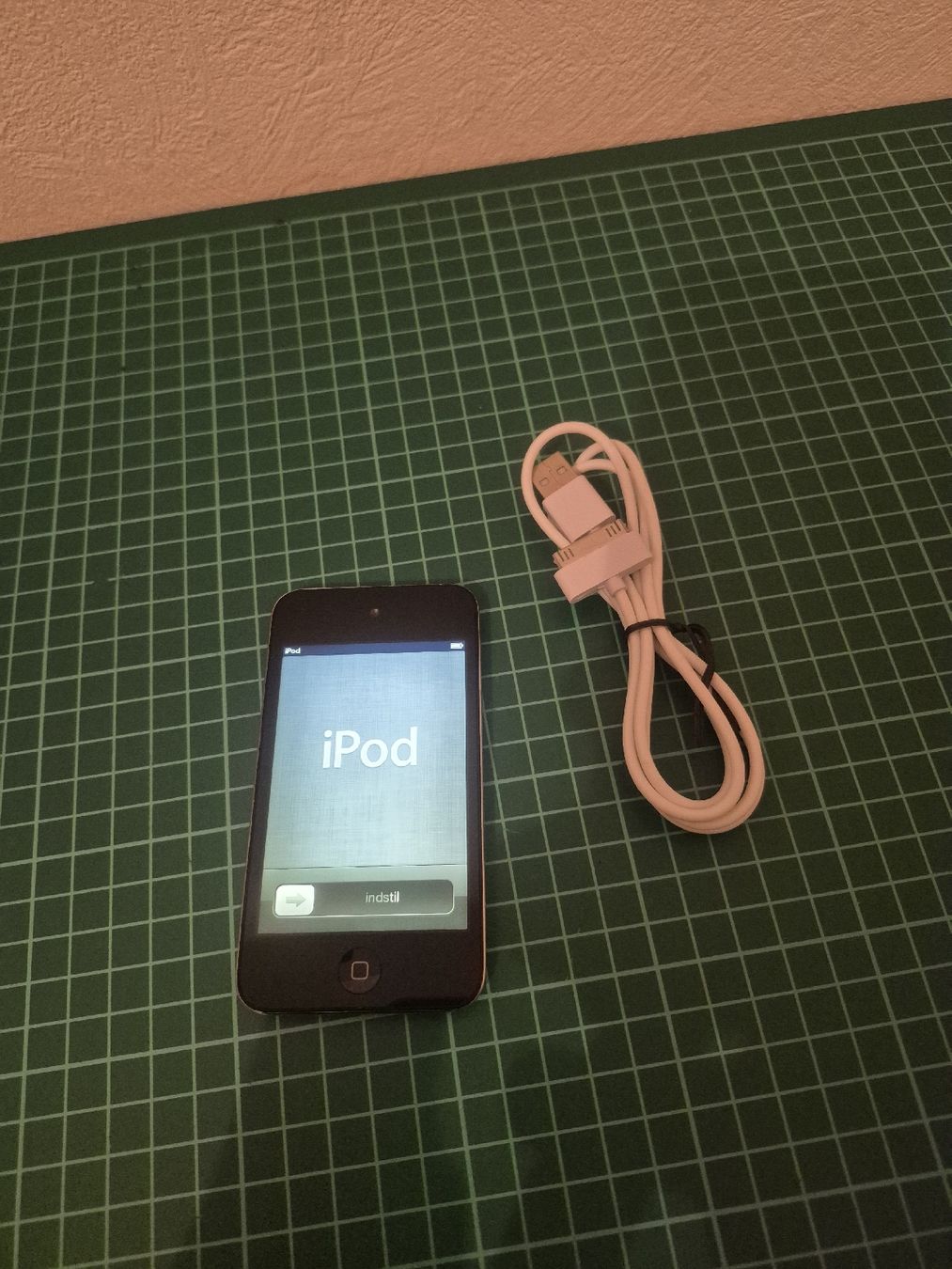 Apple Tragbarer Mediaplayer: Apple iPod Touch 4th Generation 8GB - Great for Summer! – Gebraucht aus Meyrin von Retro-GZ 3