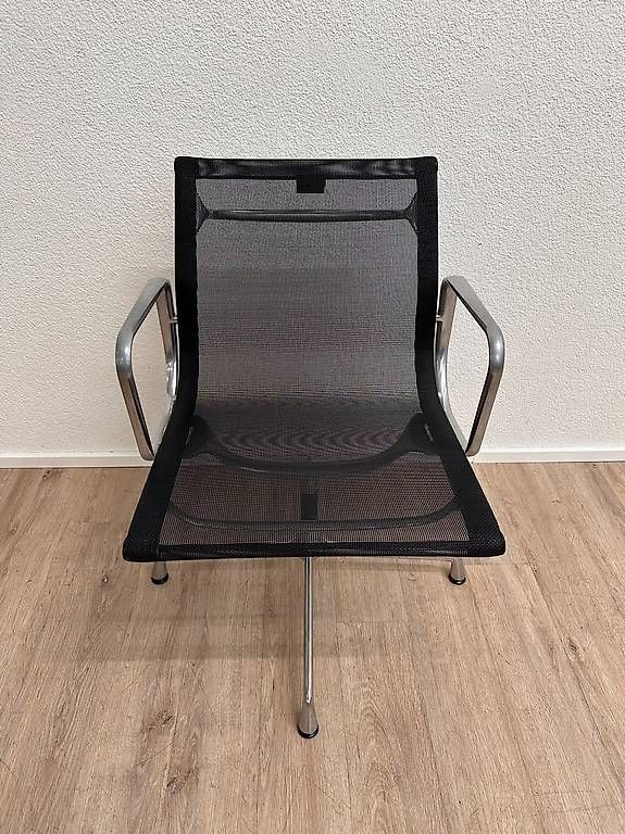 Vitra Sedie: Vitra Eames Aluminium Chair EA 108 – Usato da Obernau venduto da Arche_Noah_Brocki 1