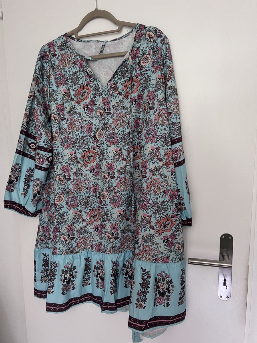 Vestiti: Kleid mit Blumenmuster Grösse 2XL 100% Polyester – Usato da Richterswil venduto da Luke6