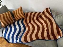 Strickdecke und Zierkissen von Sula