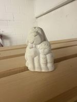 Sandstein Figur: Hund mit Kleinkind