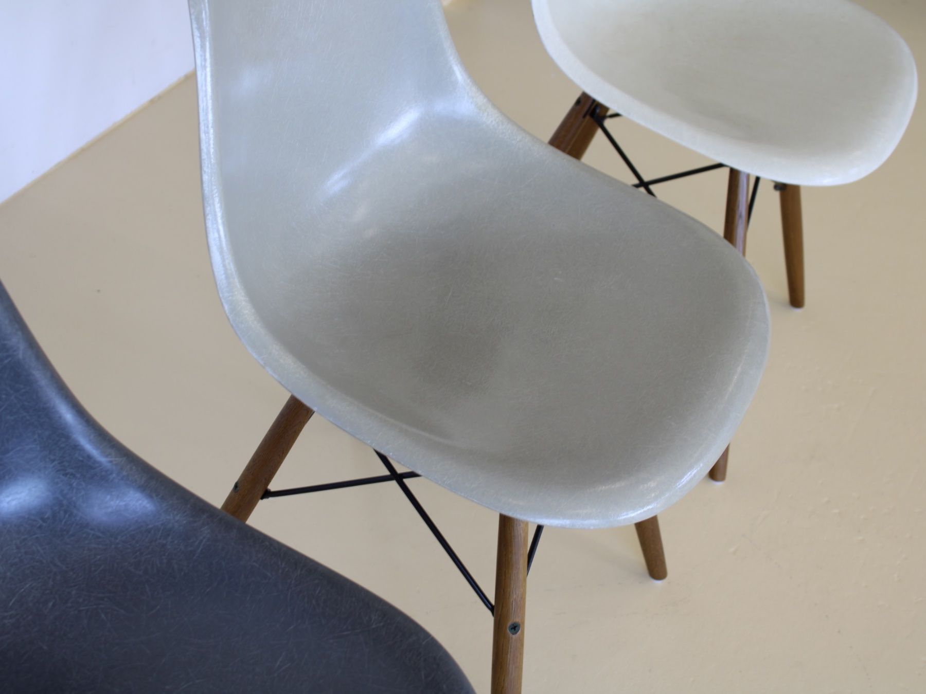 Herman Miller Sedie: Eames Fiberglas Stühle, Hermann Miller – Usato da Meinisberg venduto da atelier_TILIJA 7