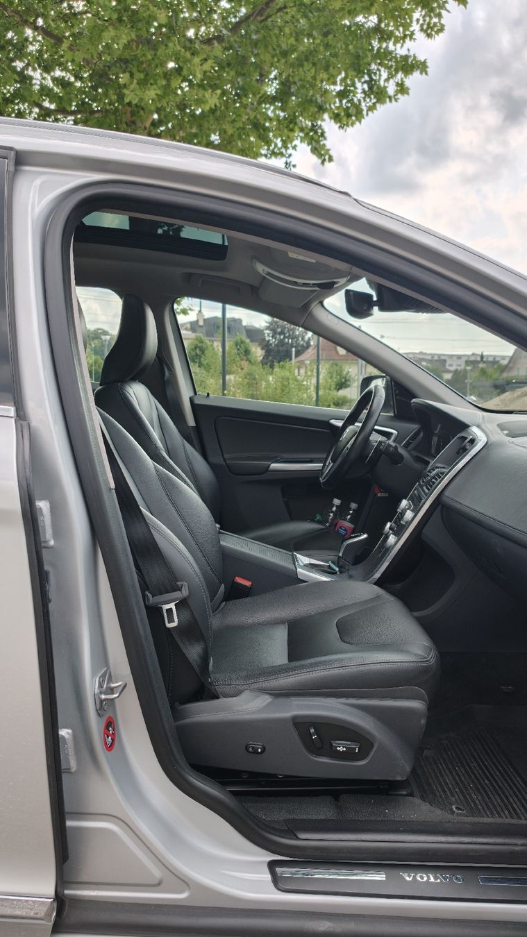 Volvo Autos: Volvo XC60 T5 AWD – Gebraucht aus Sursee von zag_lm5h 8
