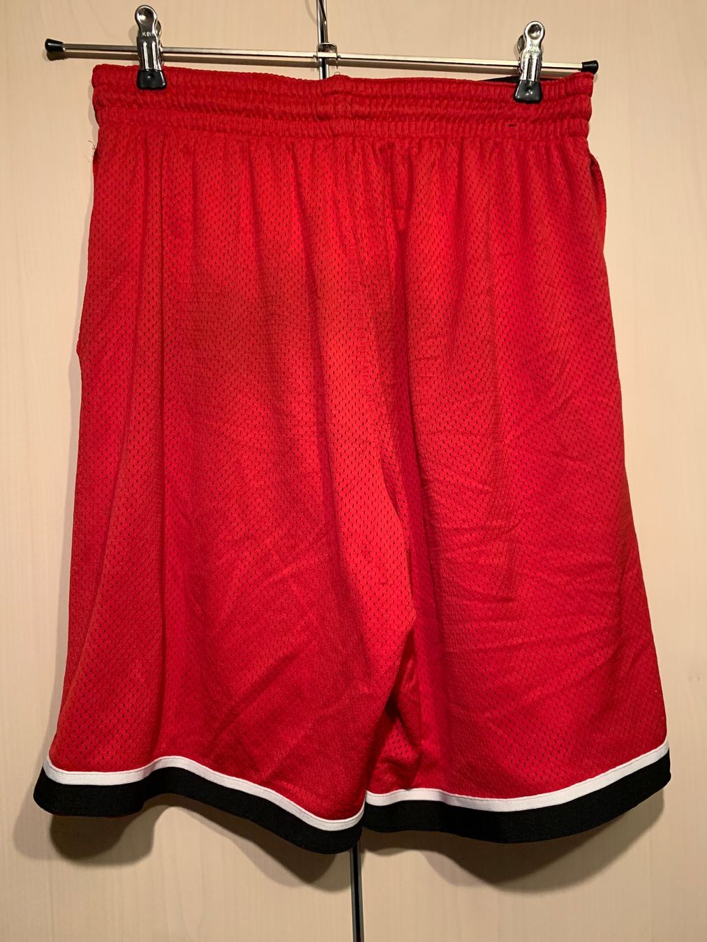 Nike Hosen: Herren Nike Shorts rot, Grösse L – Gebraucht aus Rosshäusern von MiJoDoOl 2