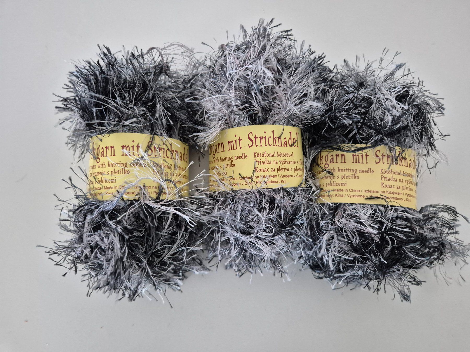 Wolle: Effektgarn schwarz-weiss 3 Knödel – Neu und originalverpackt aus Aarburg von NDK