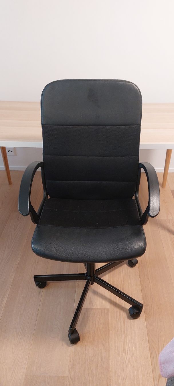 Ikea Stühle: Office chair black leather  – Gebraucht aus Zürich von bn7_vg8j 1