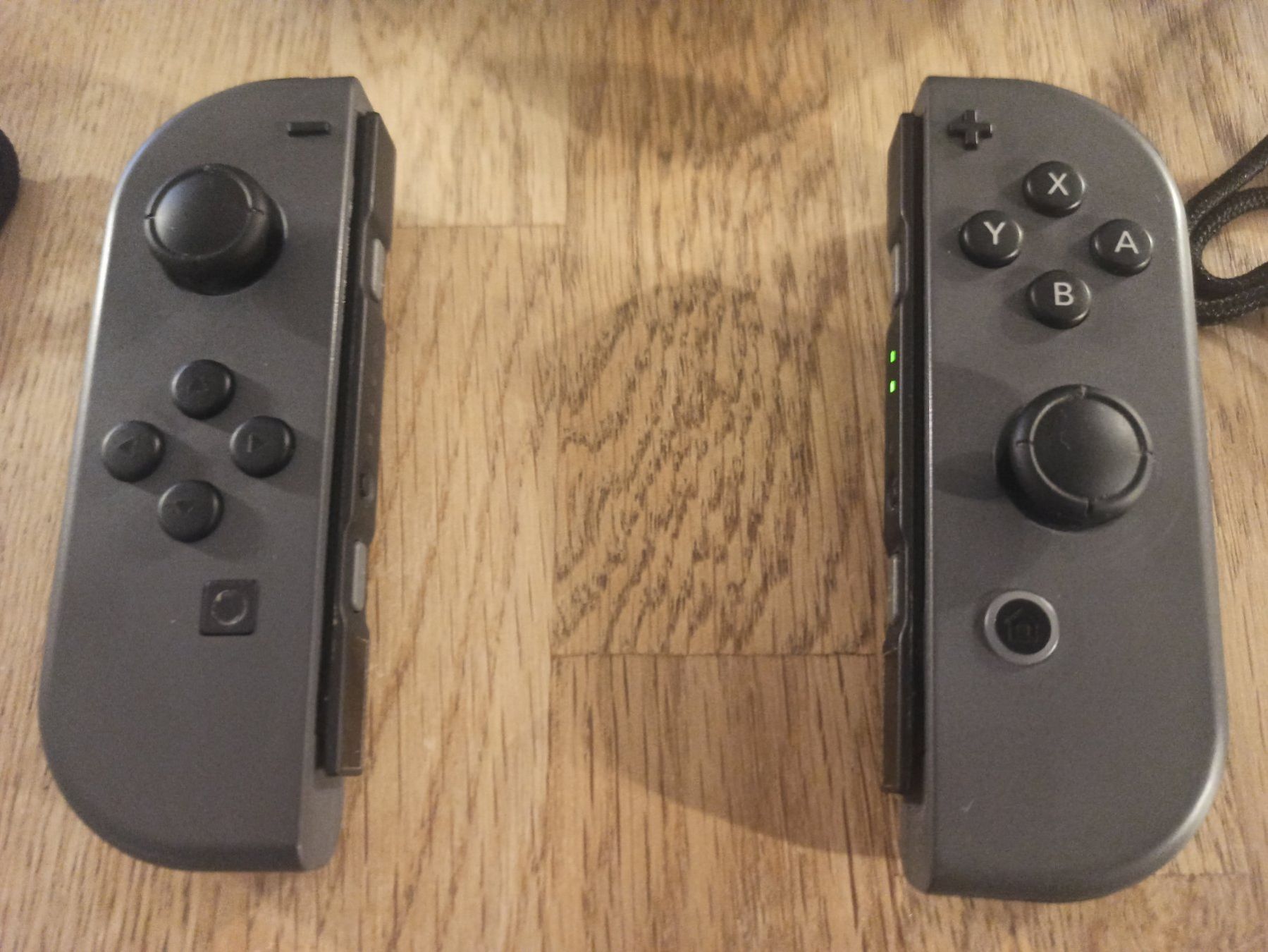Nintendo Controller: Original Nintendo Switch Joy-Con Set - Ladestation -Grip NSW – Usato da Oberweningen venduto da mar_87mx 5