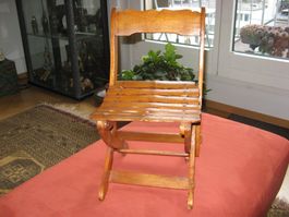 kleiner Holzstuhl zusammenklappbar vintage