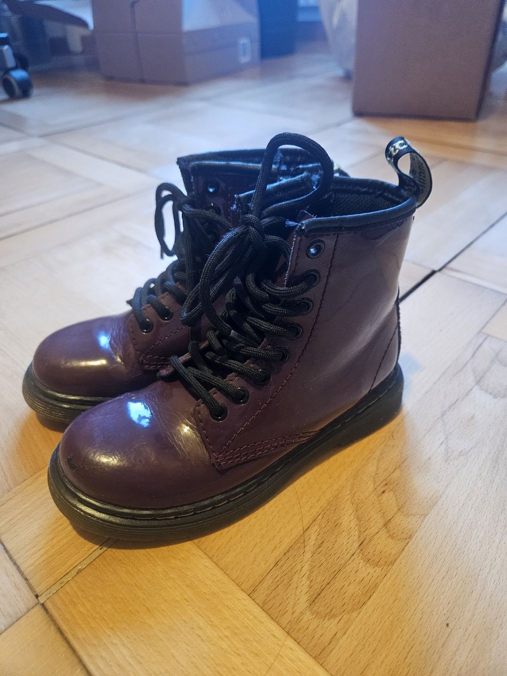 Dr. Martens Scarpe per ragazze: Dr. Martens Lack Kinderstiefel, Gr. 28 – Usato da Biel/Bienne venduto da pisabu